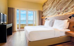 Calheta Beach Hotel**** / Doppelzimmer Meerblick